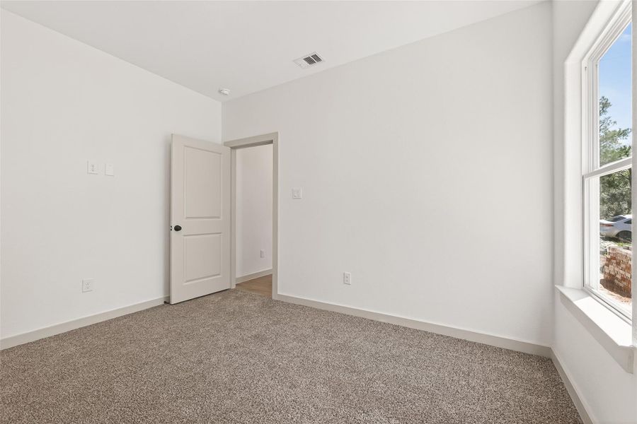 Spacious, unfurnished interior of a new home in , Hempstead (Image 29).