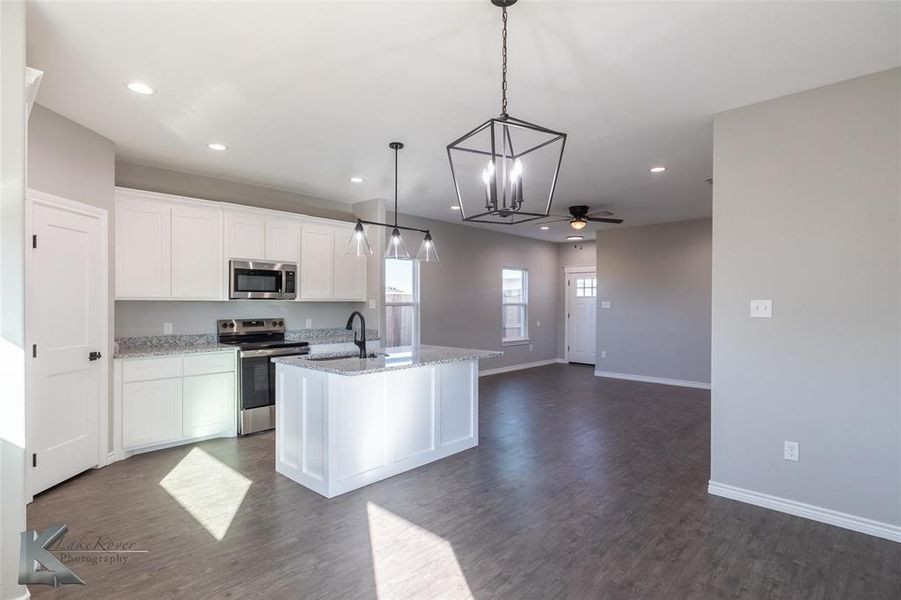 Furnished interior view inside a new home in , Abilene (Image 8).