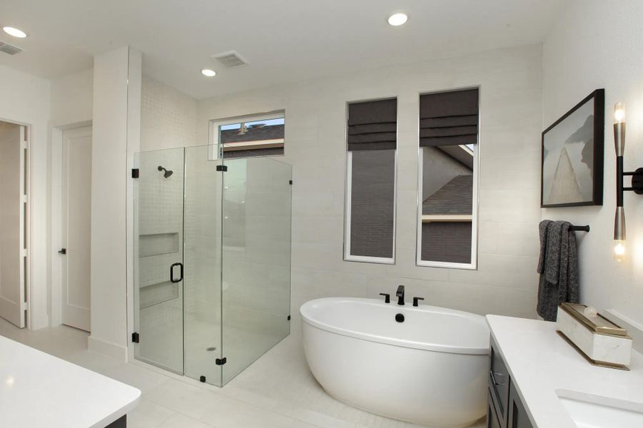 The Eastland II Primary Bath