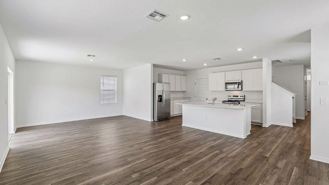 Spacious, unfurnished interior of a new home in Avalon Park Tavares, Tavares (Image 17).