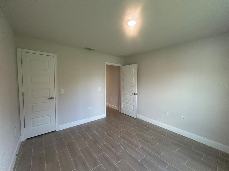 Spacious, unfurnished interior of a new home in Deep Creek, Punta Gorda (Image 10).