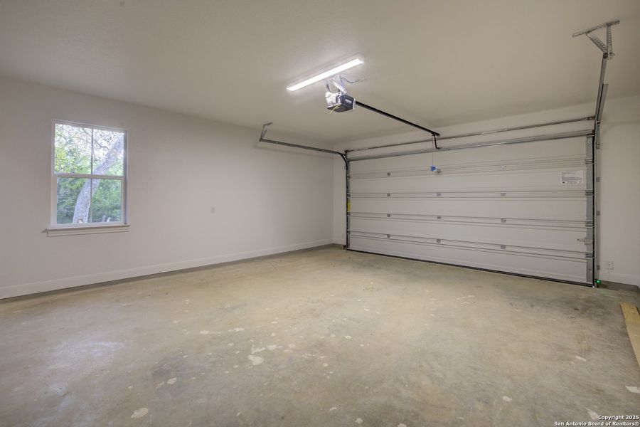 Spacious, unfurnished interior of a new home in , Wimberley (Image 17).