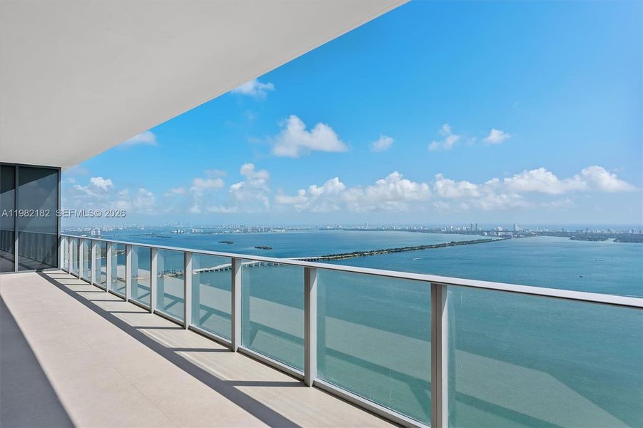 Condo located in Miami, FL showcasing its design and architecture (Image 3).