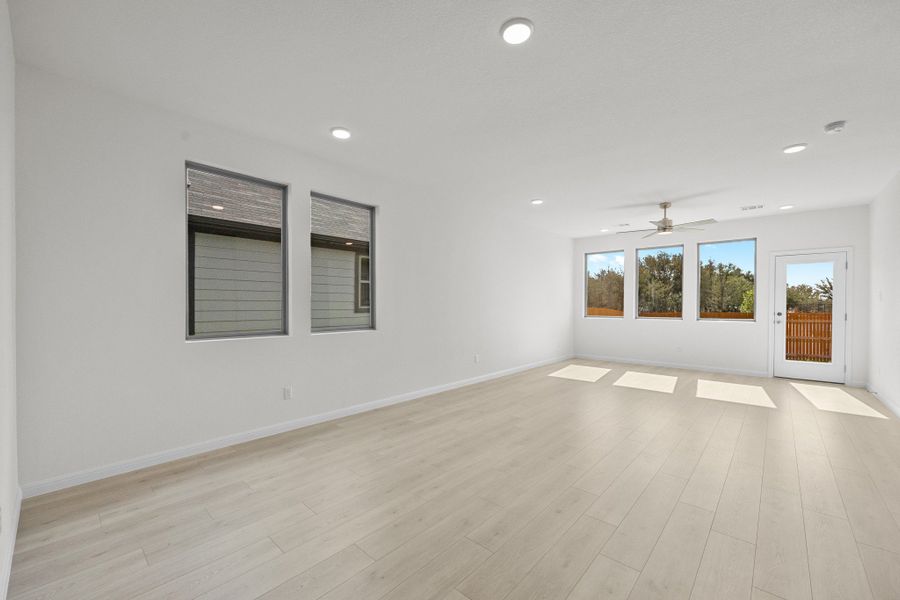 Spacious, unfurnished interior of a new home in Trinity Ranch, Elgin (Image 16).