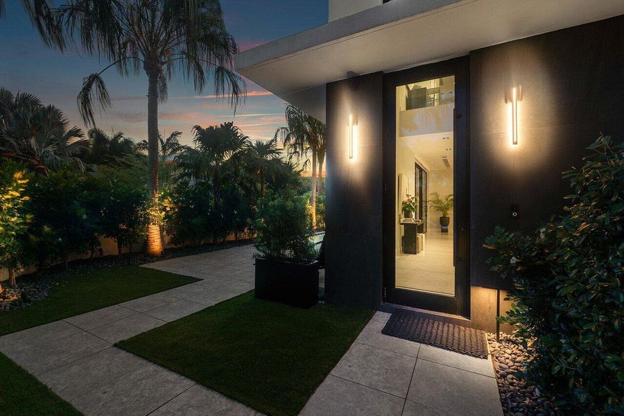 055-914PalmTrail-DelrayBeach-FL-33483-SM