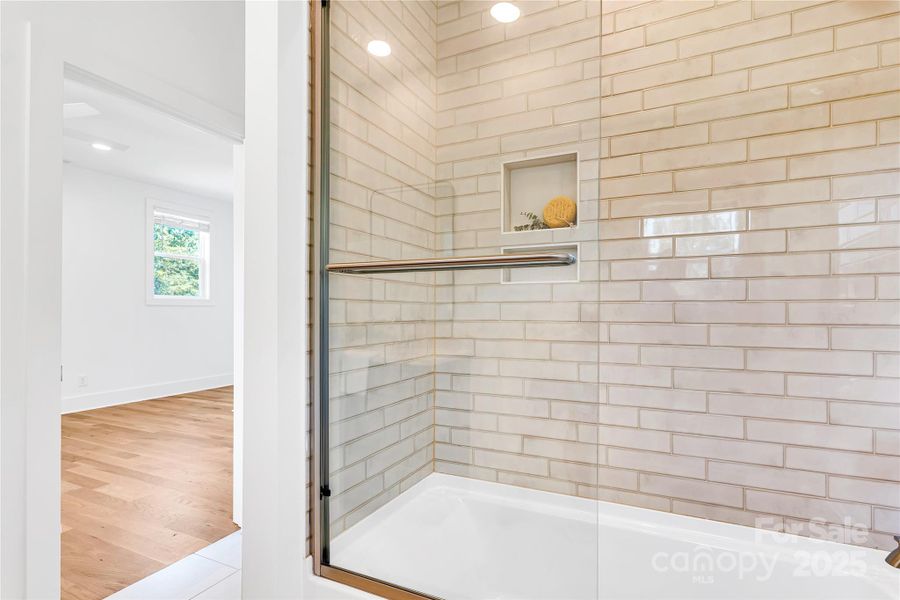 Ensuite bathroom with tub/shower