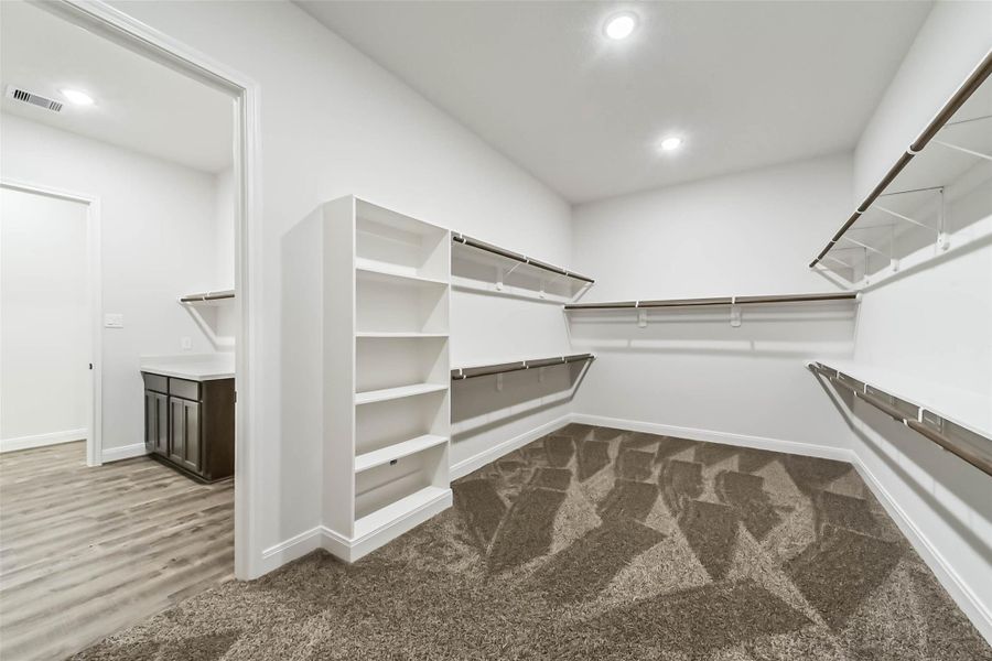 Spacious, unfurnished interior of a new home in , Baytown (Image 35).