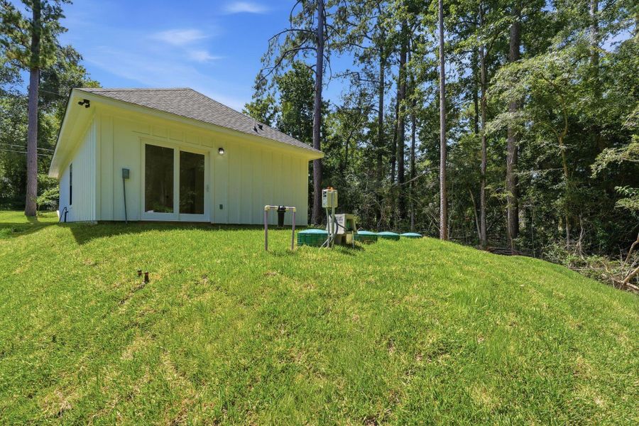 Exterior details and patio area of a home in , Willis (Image 4).