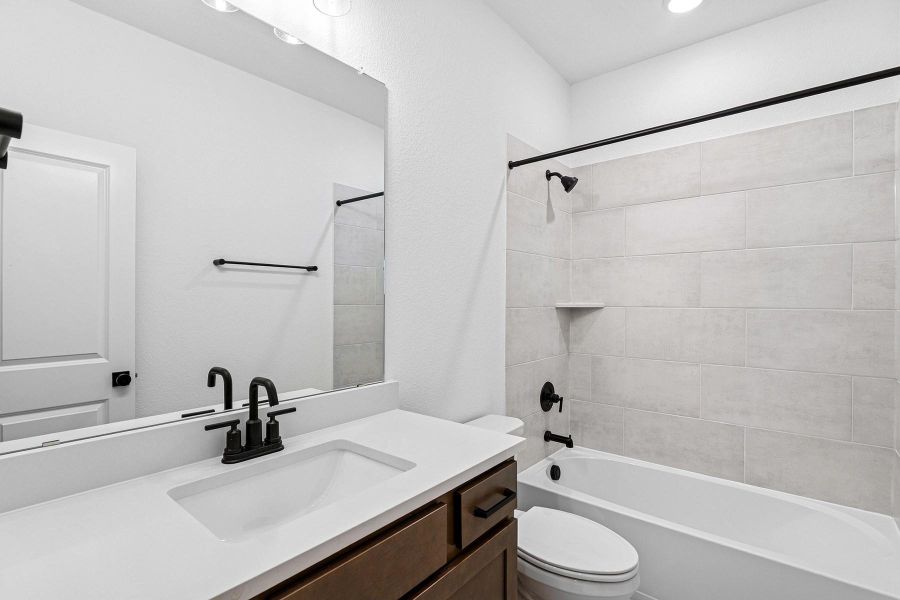 Furnished interior view inside a new home in Riceland 50’ Front Load Homesites, Mont Belvieu (Image 4). Furnished interior view inside a new home in Riceland 50’ Front Load Homesites, Mont Belvieu (Image 4).