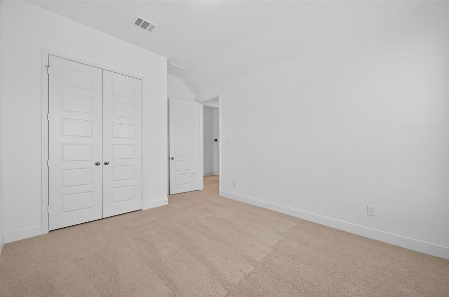 Spacious, unfurnished interior of a new home in Lago Mar, La Marque (Image 29).