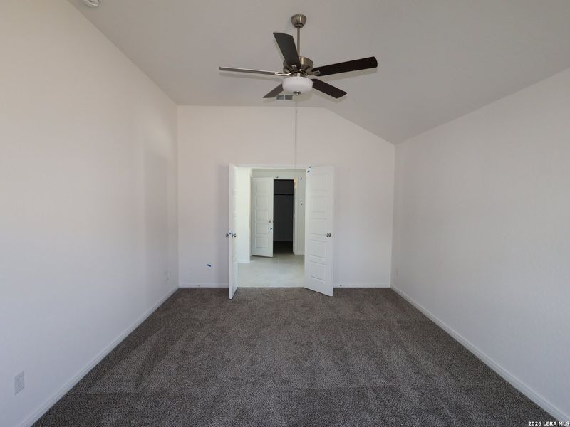Spacious, unfurnished interior of a new home in Greenspoint Heights, Seguin (Image 22).