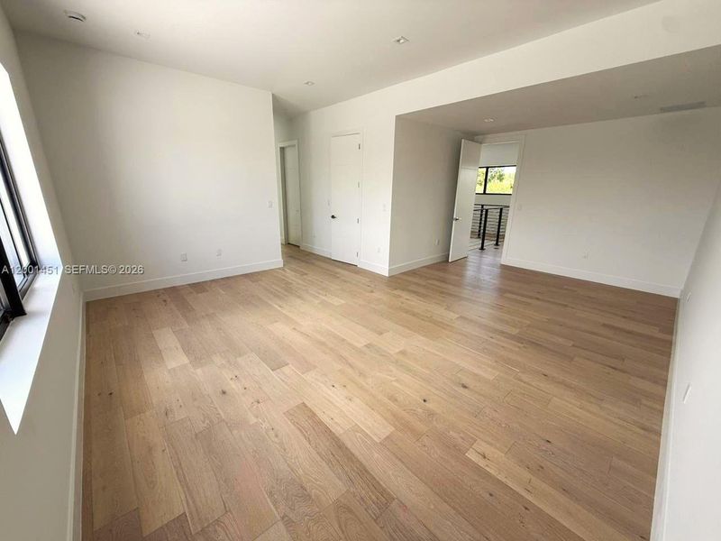Spacious, unfurnished interior of a new home in , Weston (Image 13).