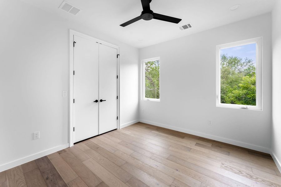 Spacious, unfurnished interior of a new home in , Austin (Image 33).
