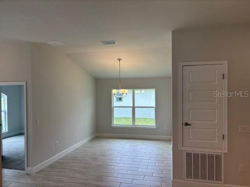 Spacious, unfurnished interior of a new home in Juliette Falls, Dunnellon (Image 6).