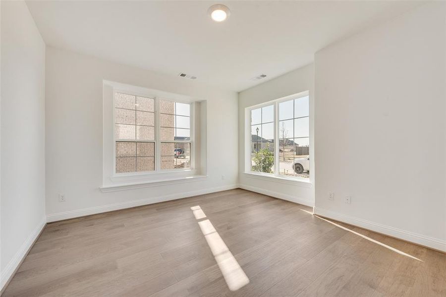 Spacious, unfurnished interior of a new home in Prairie Ridge, Midlothian (Image 22).