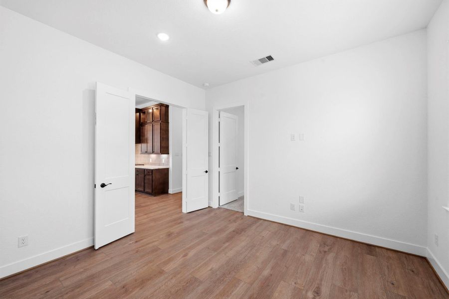 Spacious, unfurnished interior of a new home in Briarley, Montgomery (Image 32).