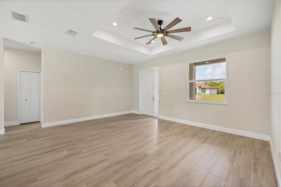 Spacious, unfurnished interior of a new home in , North Port (Image 14).
