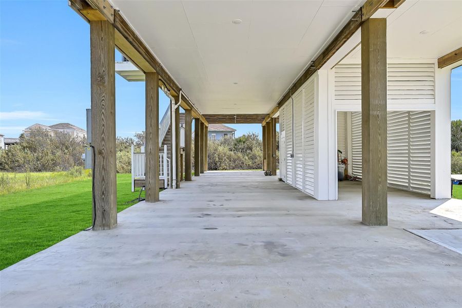 Spacious, unfurnished interior of a new home in , Galveston (Image 26).