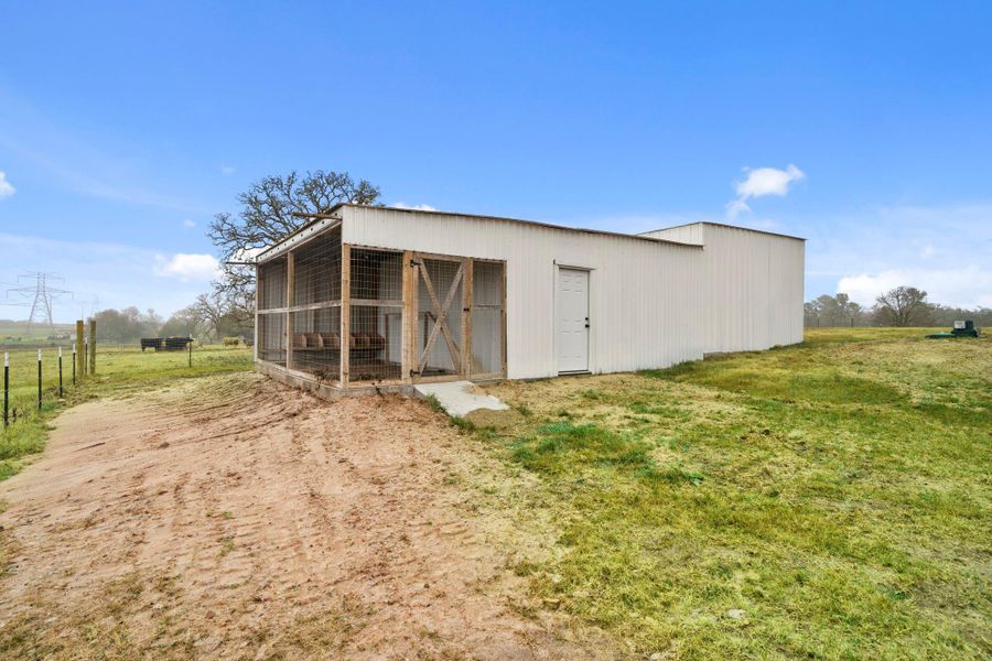 This versatile outbuilding is the ultimate addition for any buyer looking to embrace the hobby farm lifestyle or needing extra functional workspace.