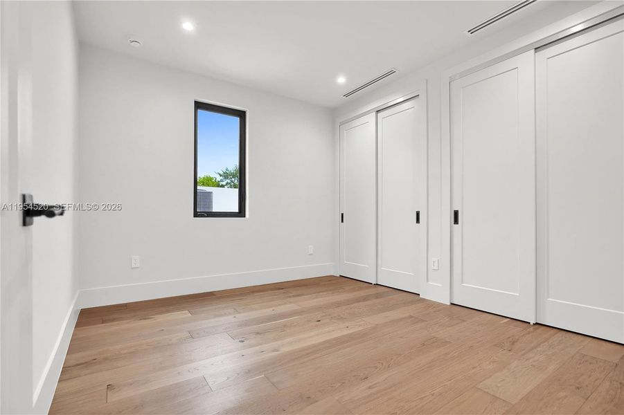 Spacious, unfurnished interior of a new home in , Miami (Image 28).