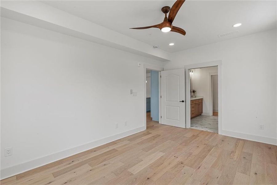 Spacious, unfurnished interior of a new home in , Peachtree City (Image 18).