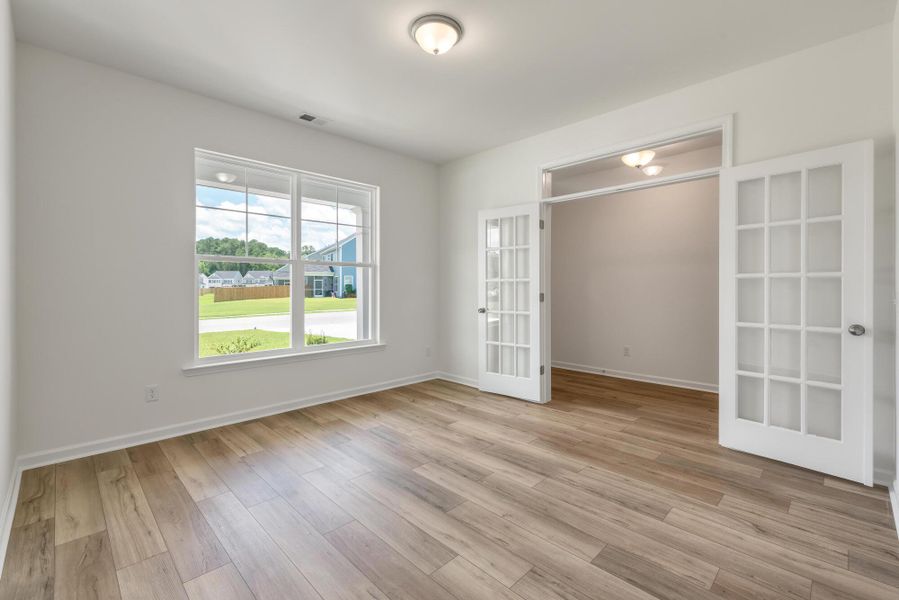 Spacious, unfurnished interior of a new home in Oakley Pointe, Moncks Corner (Image 16).