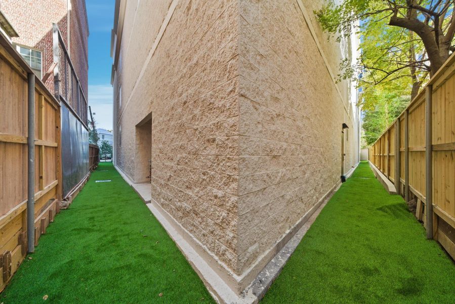 Dog run: fantastic amenity for the pet owners. Dedicated space for ease of maintenance without leaving the building!. Dog run: fantastic amenity for the pet owners. Dedicated space for ease of maintenance without leaving the building!.