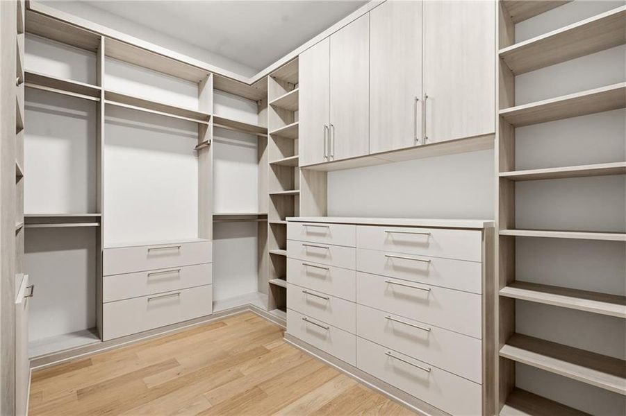 Image 33 of a home in .