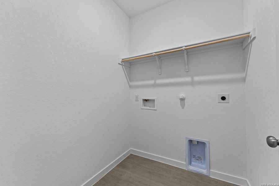 Spacious, unfurnished interior of a new home in Grace Valley, Cibolo (Image 19).