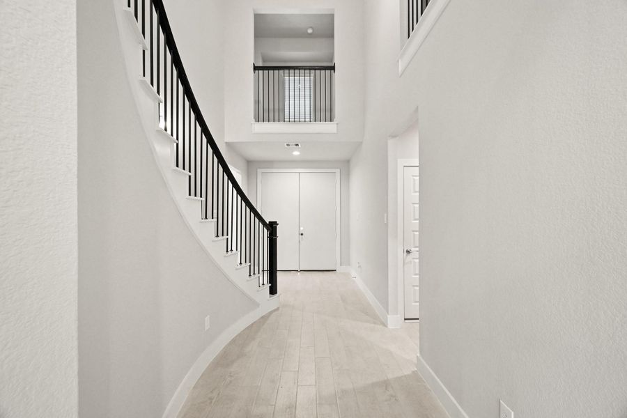 Spacious, unfurnished interior of a new home in Barton Creek Ranch, Conroe (Image 33). Spacious, unfurnished interior of a new home in Barton Creek Ranch, Conroe (Image 33).