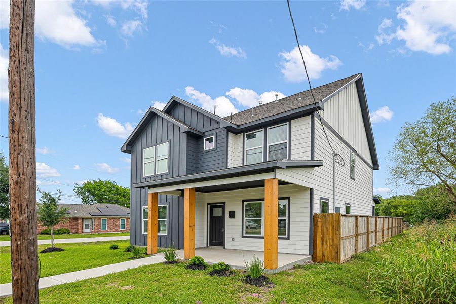 Front exterior of a new home in , Houston, TX, highlighting curb appeal (Image 21).
