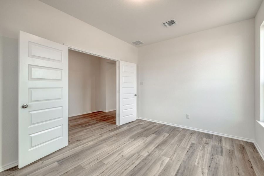 Spacious, unfurnished interior of a new home in River Bluff, Leander (Image 6).