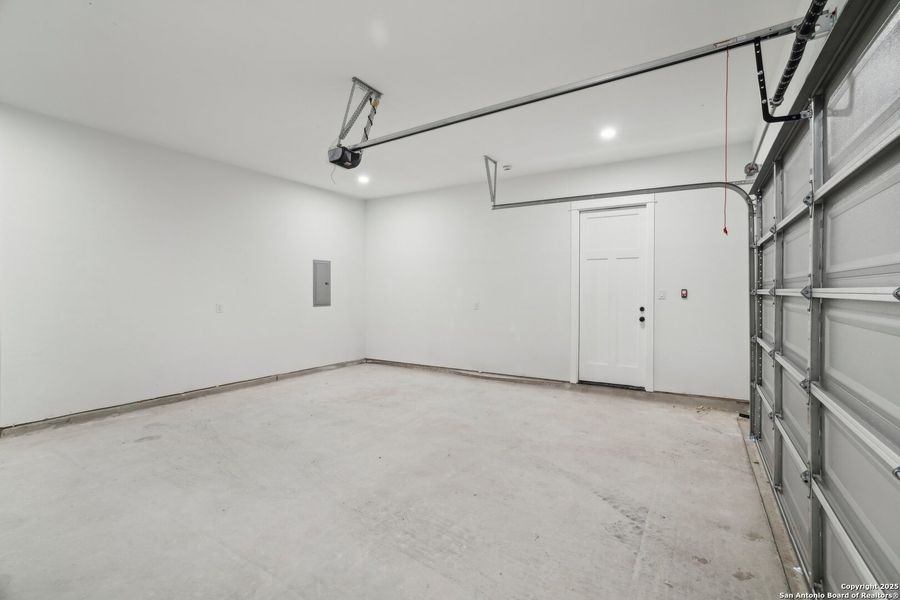 Spacious, unfurnished interior of a new home in , Canyon Lake (Image 35). Spacious, unfurnished interior of a new home in , Canyon Lake (Image 35).