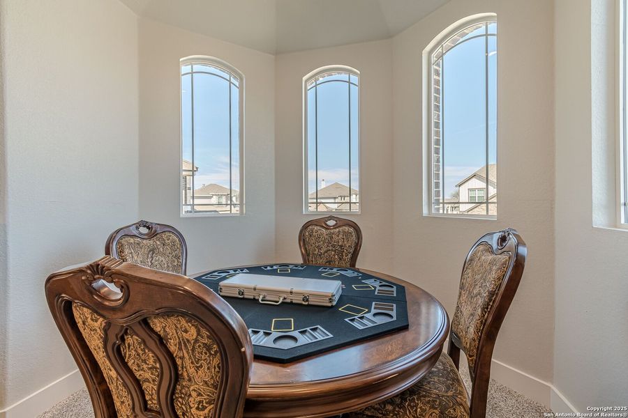 Furnished interior view inside a new home in Hiddenbrooke, Seguin (Image 15).
