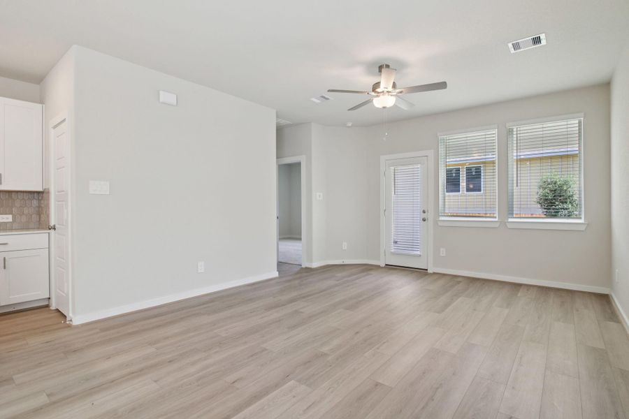 Spacious, unfurnished interior of a new home in Landing Meadows - Traditional Series, New Caney (Image 14). Spacious, unfurnished interior of a new home in Landing Meadows - Traditional Series, New Caney (Image 14).