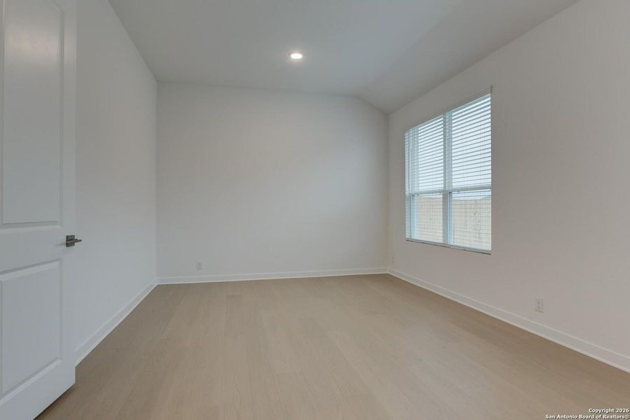 Spacious, unfurnished interior of a new home in , Schertz (Image 26).