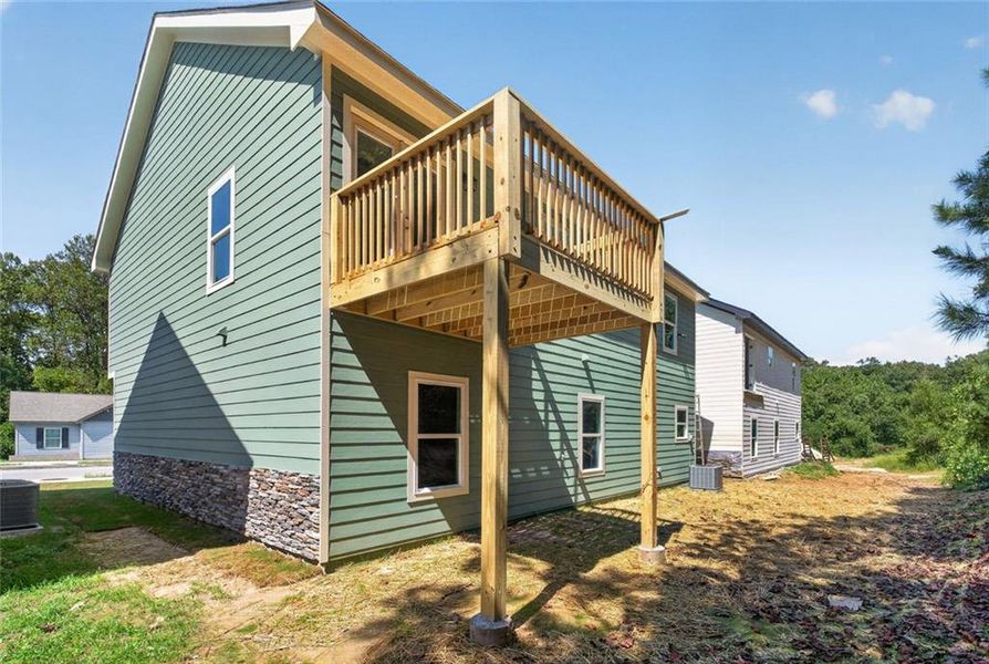 Exterior details and patio area of a home in , Gainesville (Image 4).