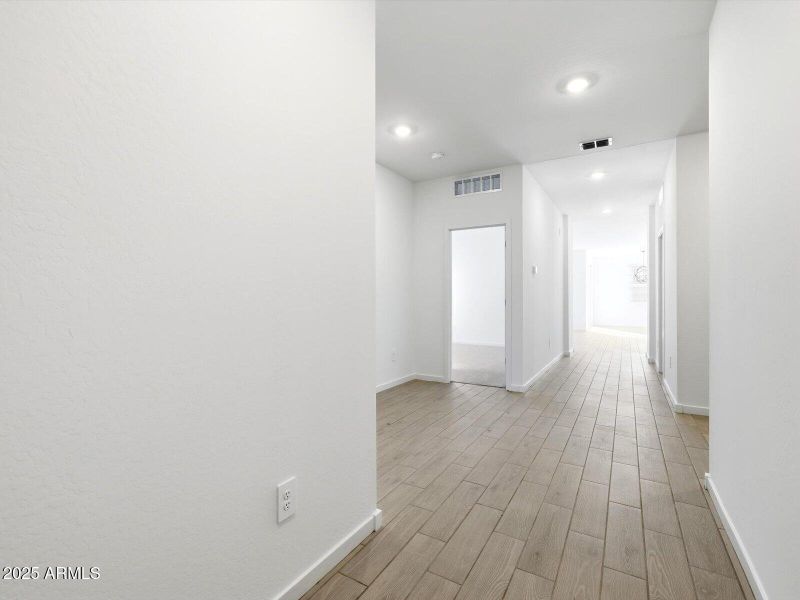 24583 W CHAMBERS Street