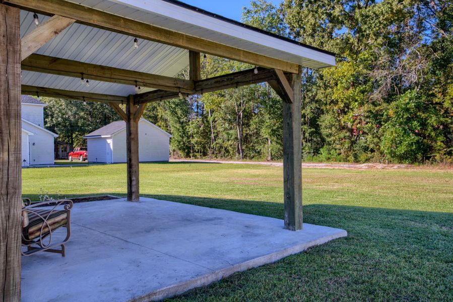 Community amenities in , Bonneau (Image 33).