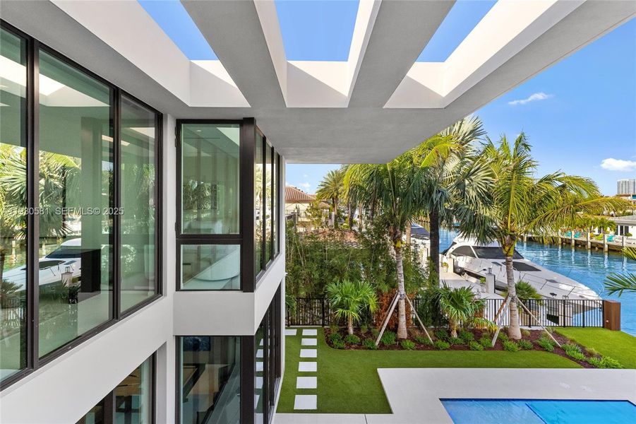 Exterior details and patio area of a home in , Fort Lauderdale (Image 24).