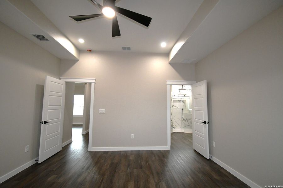 Spacious, unfurnished interior of a new home in , Von Ormy (Image 22).