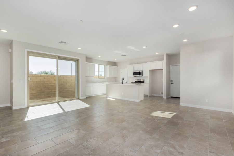 Spacious, unfurnished interior of a new home in Solvida at Estrella, Goodyear (Image 16).