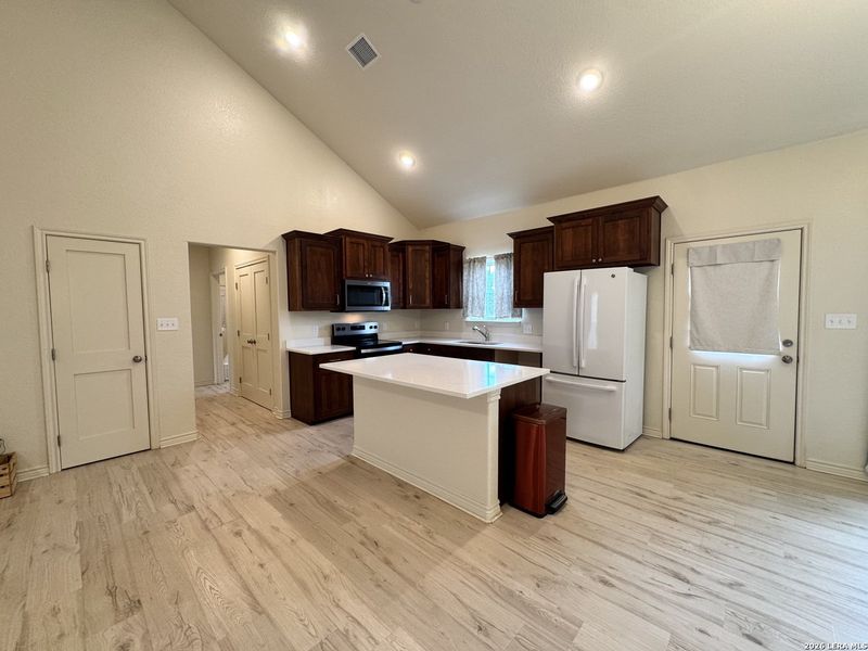 Furnished interior view inside a new home in , Seguin (Image 7).