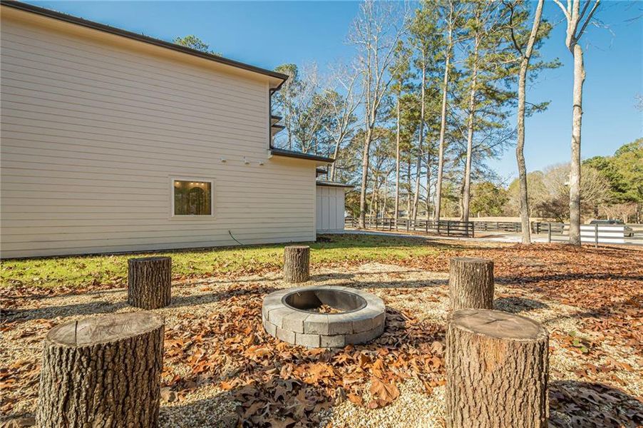 Exterior details and patio area of a home in , Powder Springs (Image 27).