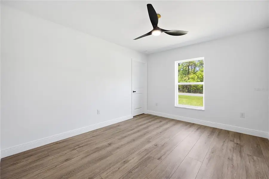 Spacious, unfurnished interior of a new home in , Ocala (Image 32).