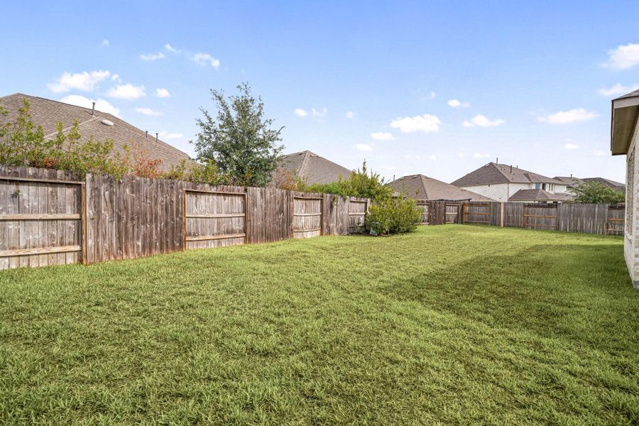 Why choose between a pool, a playground, and a gardening area? With this backyard you can have it all!