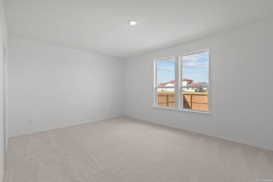 Spacious, unfurnished interior of a new home in Davis Ranch, San Antonio (Image 32).
