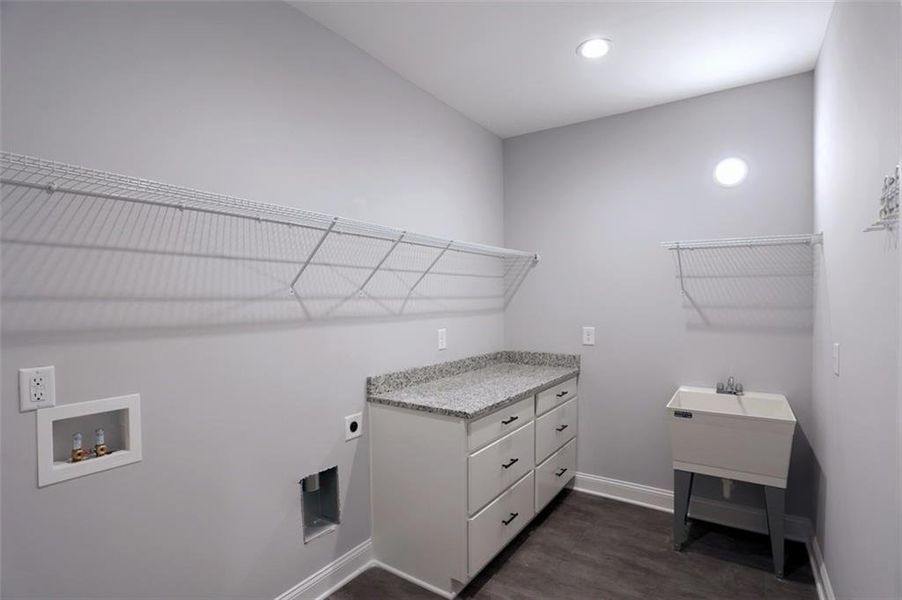 Furnished interior view inside a new home in , Dallas (Image 17). Furnished interior view inside a new home in , Dallas (Image 17).