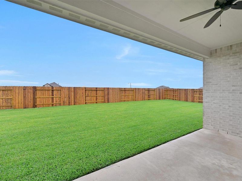 Exterior details and patio area of a home in Lago Mar, Texas City (Image 23).