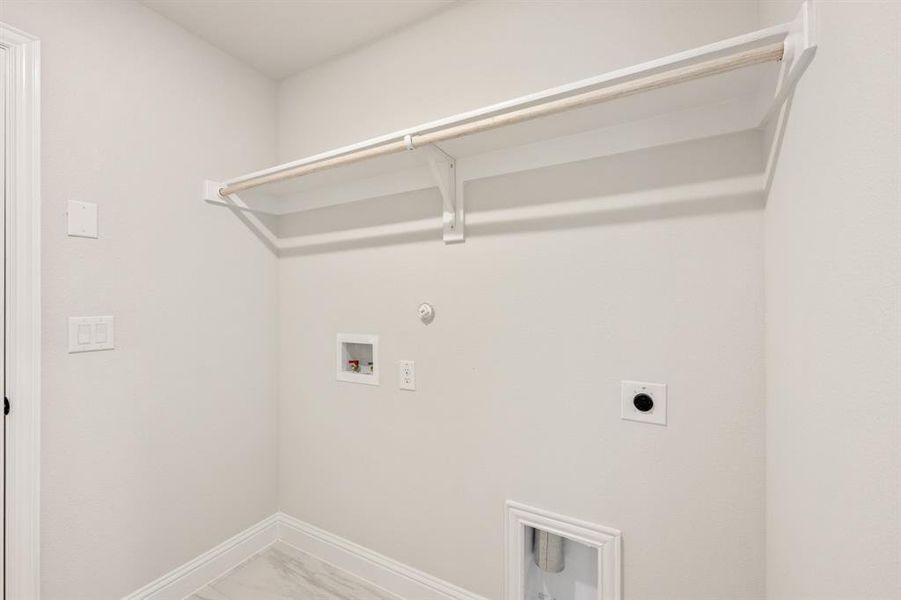 Spacious, unfurnished interior of a new home in Devonshire, Forney (Image 16).